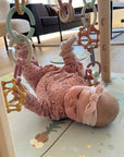 Babygym som vokser med barnet med nydelig lekematte og populære leker