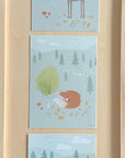 Gratulasjonskort, kort til gave , kort til barn, kunstkort, norsk design, Oscar Jansen, Oscart, nordisk skog, bilde, kort, gave, dyremotiv, pinsvinn, rev, elg, bjørn, dyr, baby, babyshower, barnerom, gratulasjonskort baby, gratulasjonskort barn, interiør barnerom