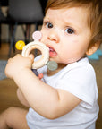 Biteleke, gripeleke, pedagogiske leker, stimulerende leker, lindrer såre gommer, Nord Bitestjerne, Little Climby, nordisk design, nyhet leker, stimulere finmotorikk, stimulere sanser, fargelære barn, gave baby, barsel, aktivitetsleke, leke silikon, treleker, sårt tannkjøtt, kløe i tenner, kvalitetsleker, bærekraftige leker, trendy leker, nye leker, trygge leker, leker til babygym, leke bilstol , leke vippestol, leke vogn