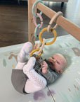Babygym som også kan brukes til aktivitetsstativ. Babygym som har flere funlsjoner i 1