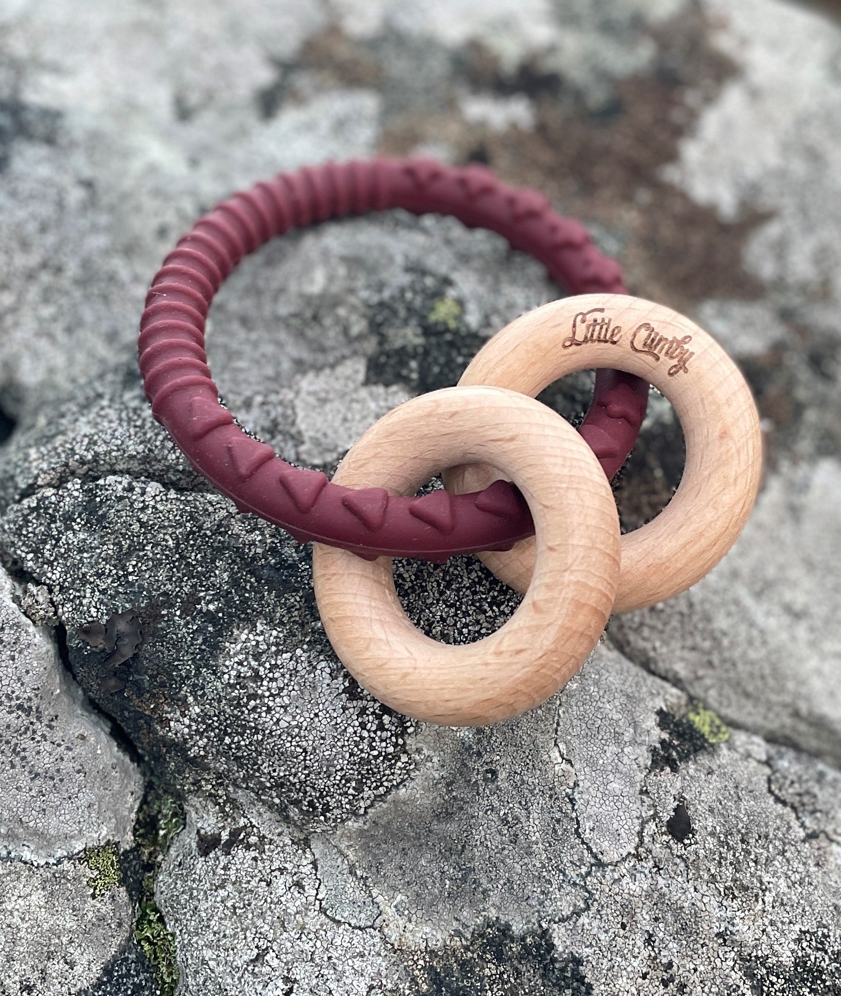 Biteleke, gripeleke, bitering, biterangle, leke med lyd, pedagogiske leker, stimulerende leker, lindrer såre gommer, Sør Griperangle,  Little Climby, nordisk design, nyhet leker, stimulere finmotorikk, stimulere sanser, fargelære barn, gave baby, barsel, aktivitetsleke, leke silikon, treleker, sårt tannkjøtt, kløe i tenner, kvalitetsleker, bærekraftige leker, trendy leker, nye leker, trygge leker, leker til babygym, leke bilstol , leke vippestol, leke vogn