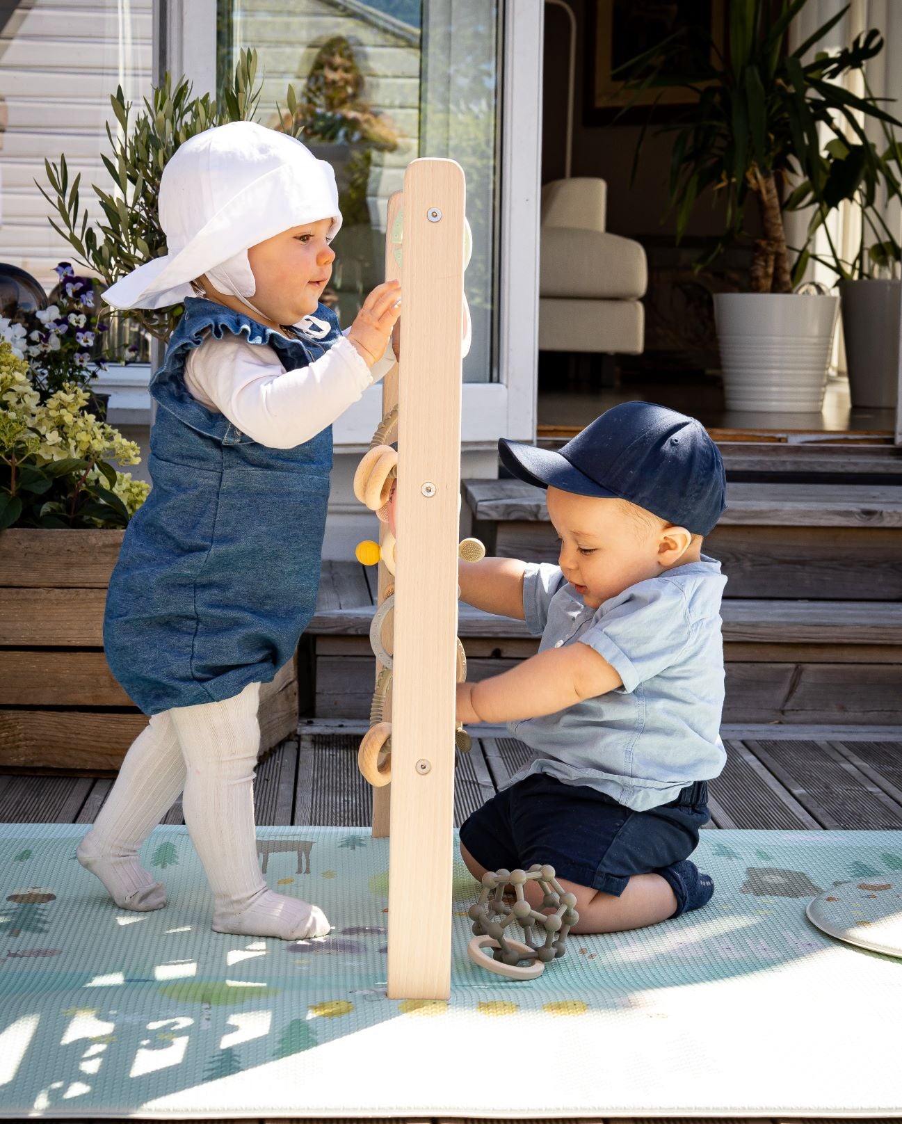 Tind aktivitetsstativ babygym som vokser med barnet