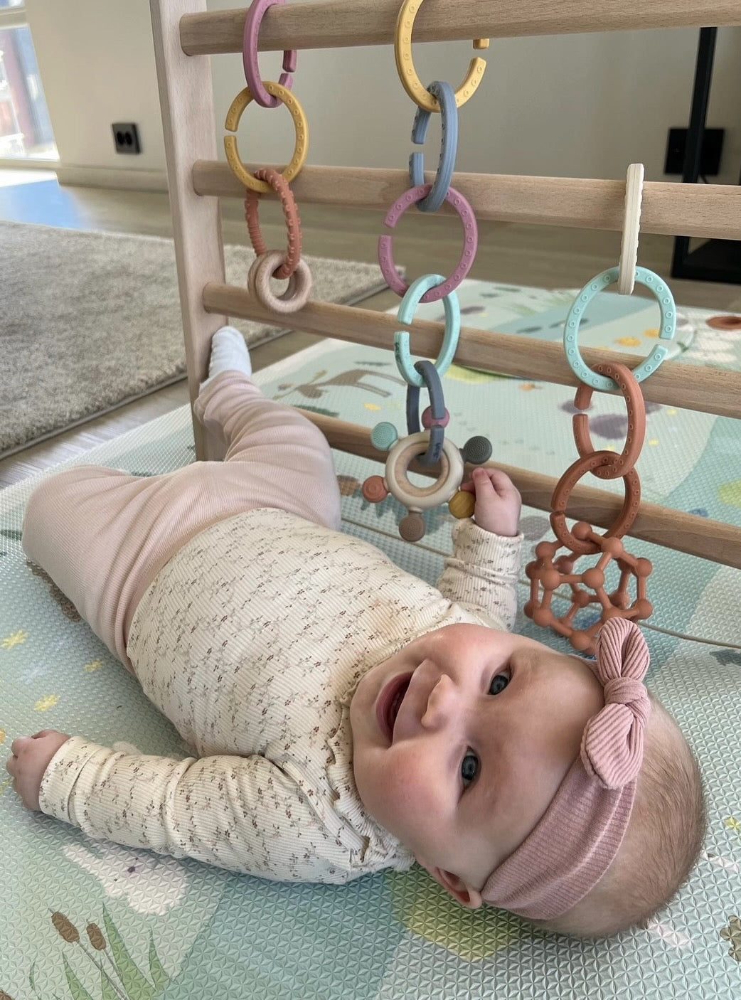 Babygym som vokser med barnet - Tind Aktivitetspakke 3 i 1 🤍 Inkludert matte og 4 leker!